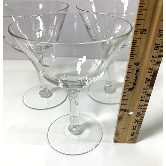 Vintage Glassware 3 Vine Leaf Design Champagne Pedestal Glasses Wedding Party - Picture 4 of 8